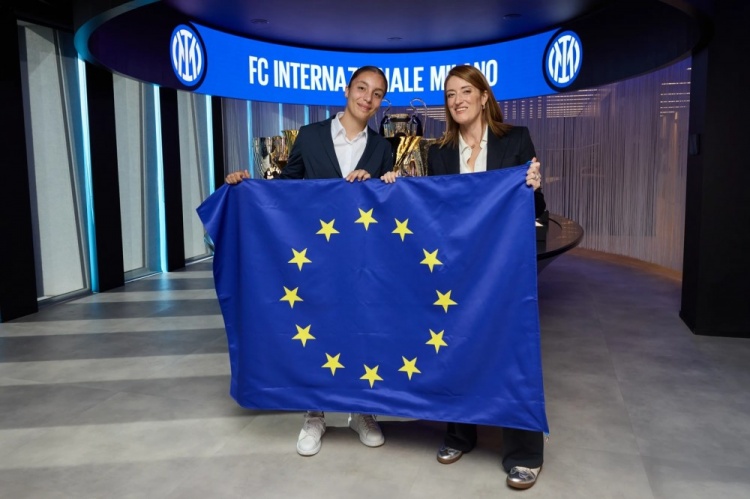 九游体育比分直播、实时比分网、足球比分、篮球比分、电竞比分、九游体育战绩查询-国米官方晒照，欧洲议会议长梅措拉造访国米俱乐部总部