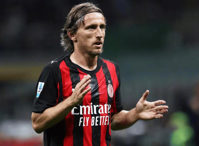 莫德里奇续约条款曝光，球员掌握主动权|卢卡·莫德里奇|AC米兰|意大利|世界杯|米兰_新浪体育_新浪新闻